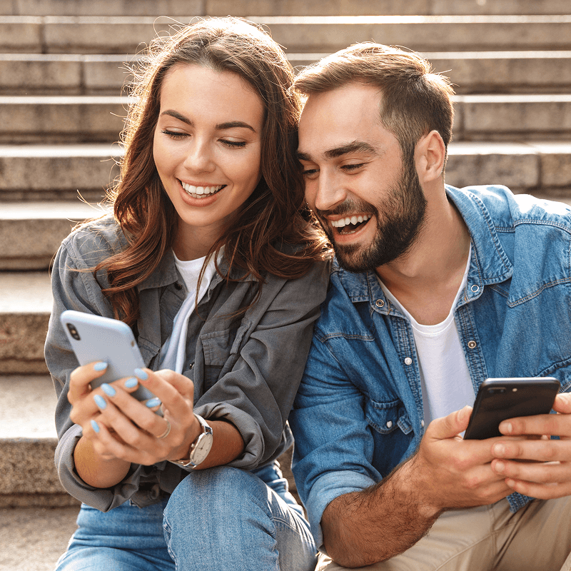Compliance-MGMT-Tool_People-with-Phone_optimized